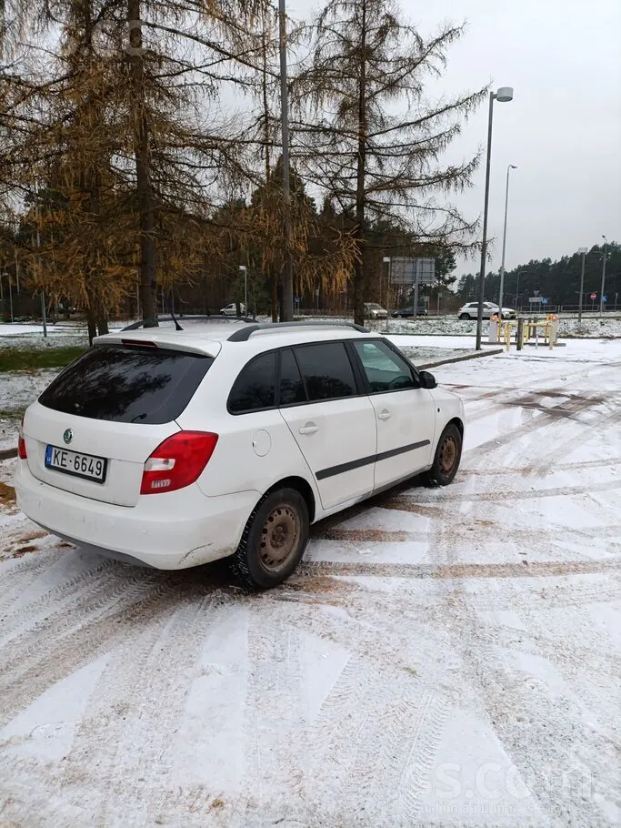 Skoda Fabia 2012 photo 3
