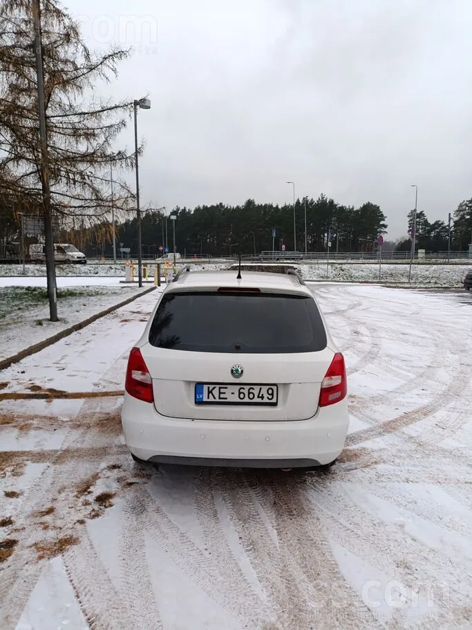 Skoda Fabia 2012 photo 2