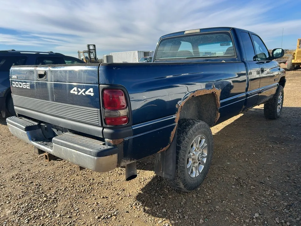 Dodge 2500 2001 photo 2