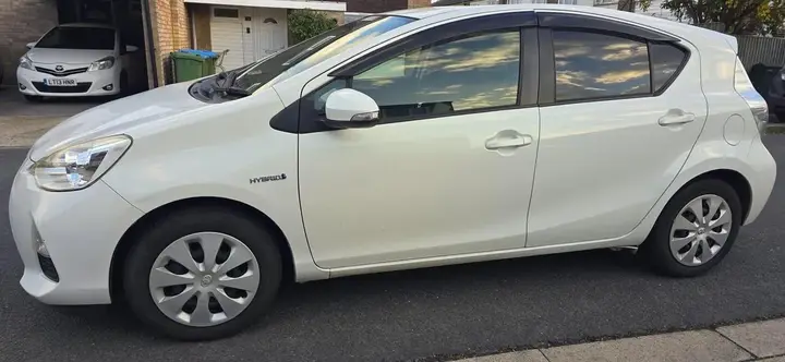 Toyota Aqua 2014 photo 2
