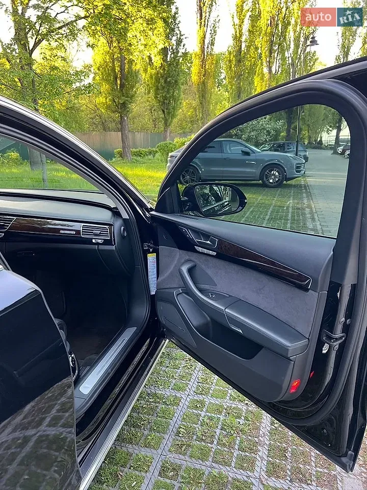 Audi A8 2014 photo 3