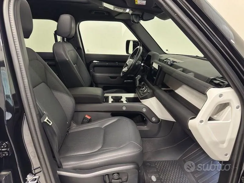 Land Rover Defender 2024 photo 3