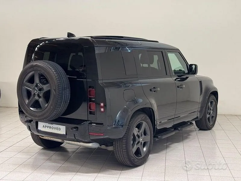 Land Rover Defender 2024 photo 2
