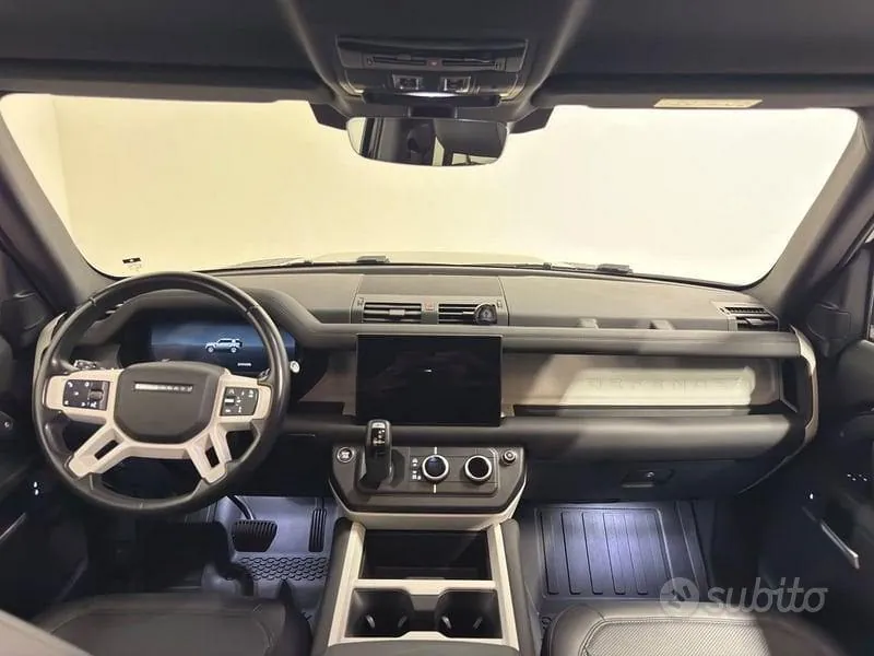 Land Rover Defender 2024 photo 4