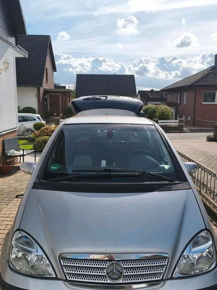 Mercedes-Benz A210