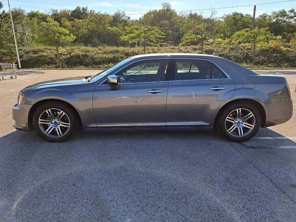 Lancia Thema 2012 photo 2