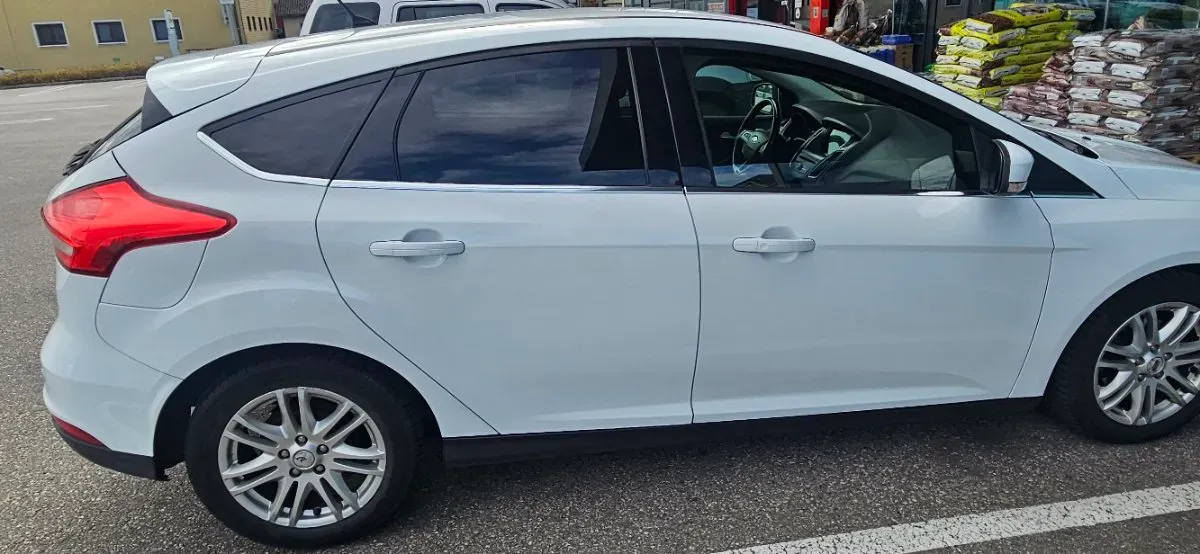 Ford Focus 2016 photo 2