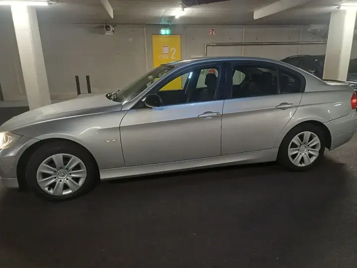 BMW 3 Series 2005 photo 2