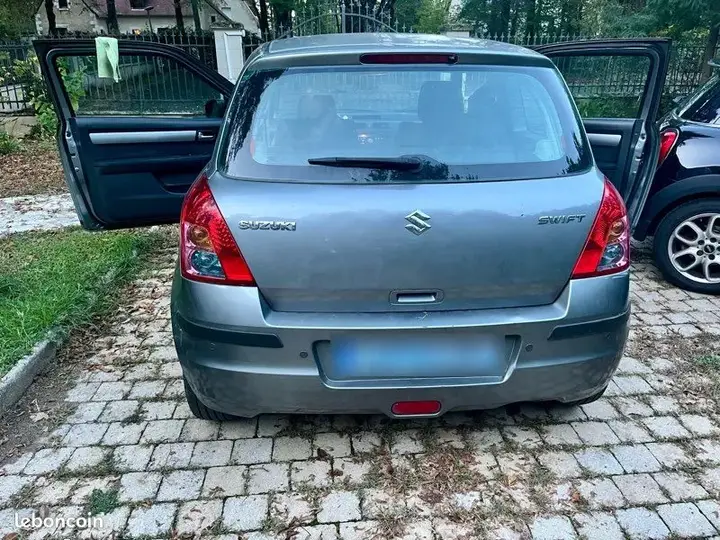 Suzuki Swift 2010 photo 2