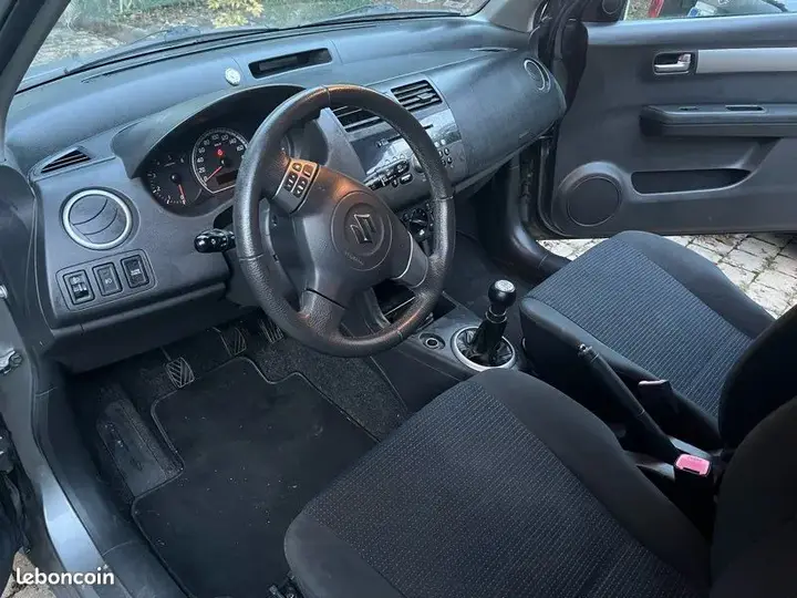 Suzuki Swift 2010 photo 3