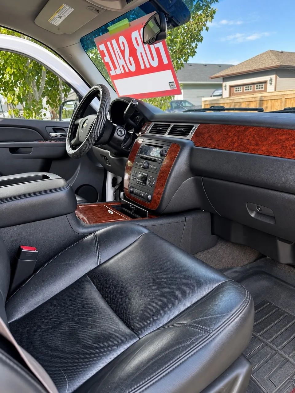Chevrolet Suburban 2010 photo 3