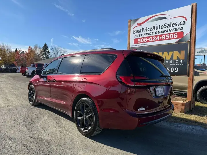 Chrysler Pacifica 2022 photo 3