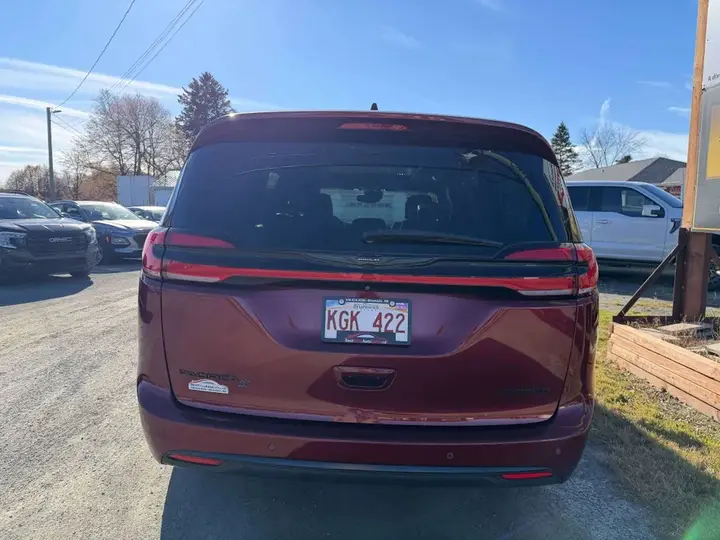 Chrysler Pacifica 2022 photo 4