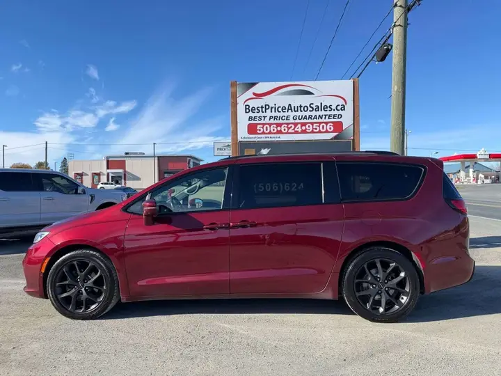 Chrysler Pacifica 2022 photo 2
