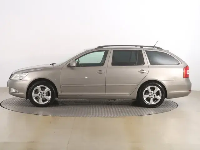 Skoda Octavia 2013 photo 2