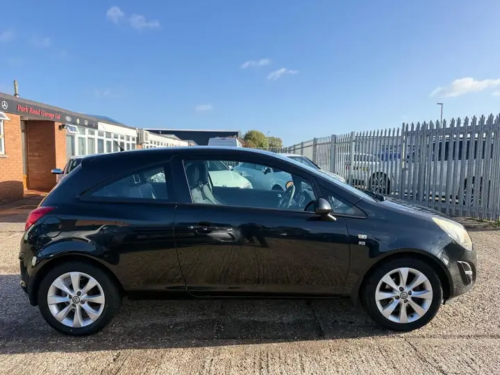 Vauxhall Corsa 2014 photo 2