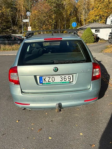 Skoda Octavia 2011 photo 2