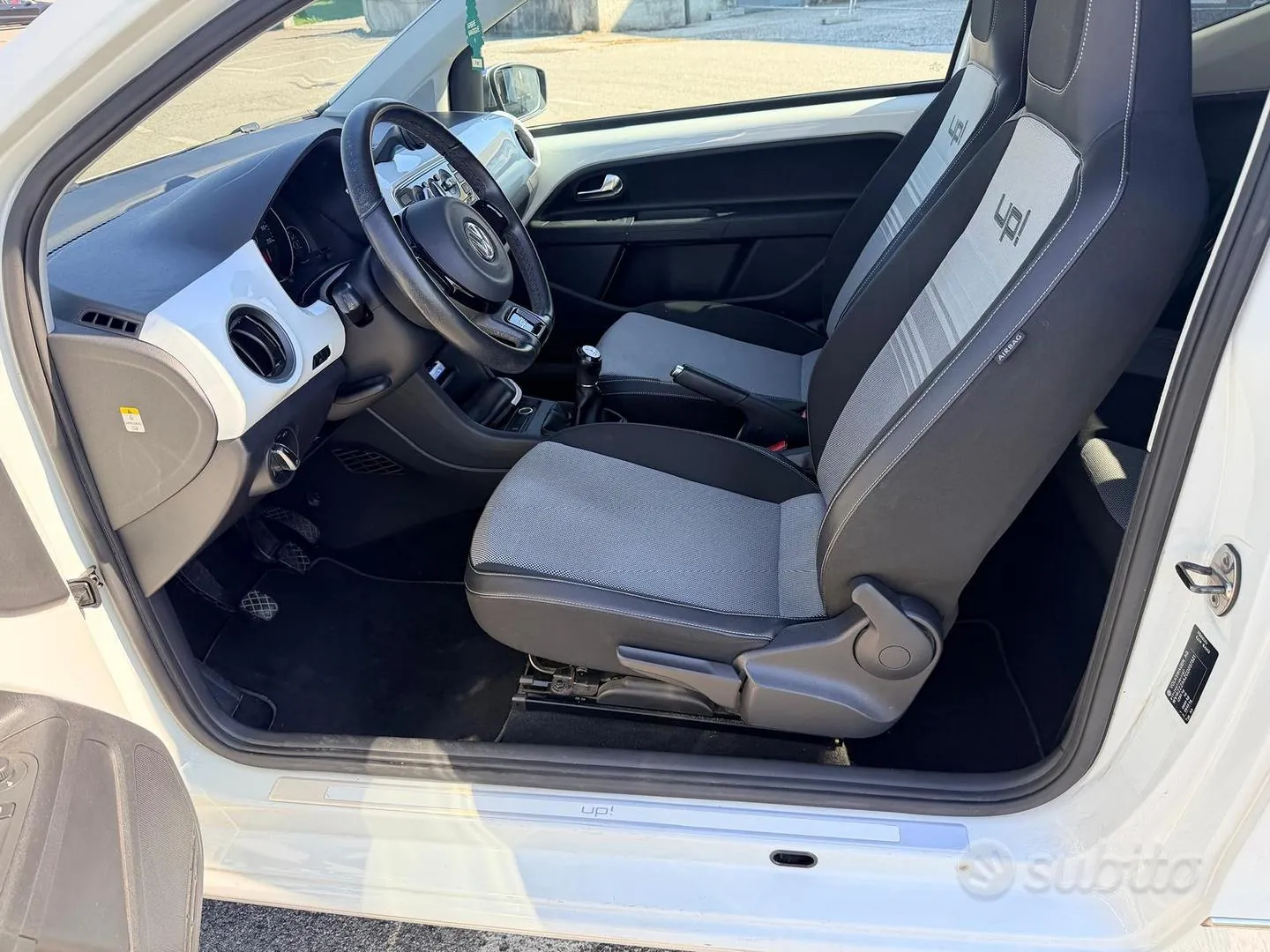 Volkswagen Up 2012 photo 5