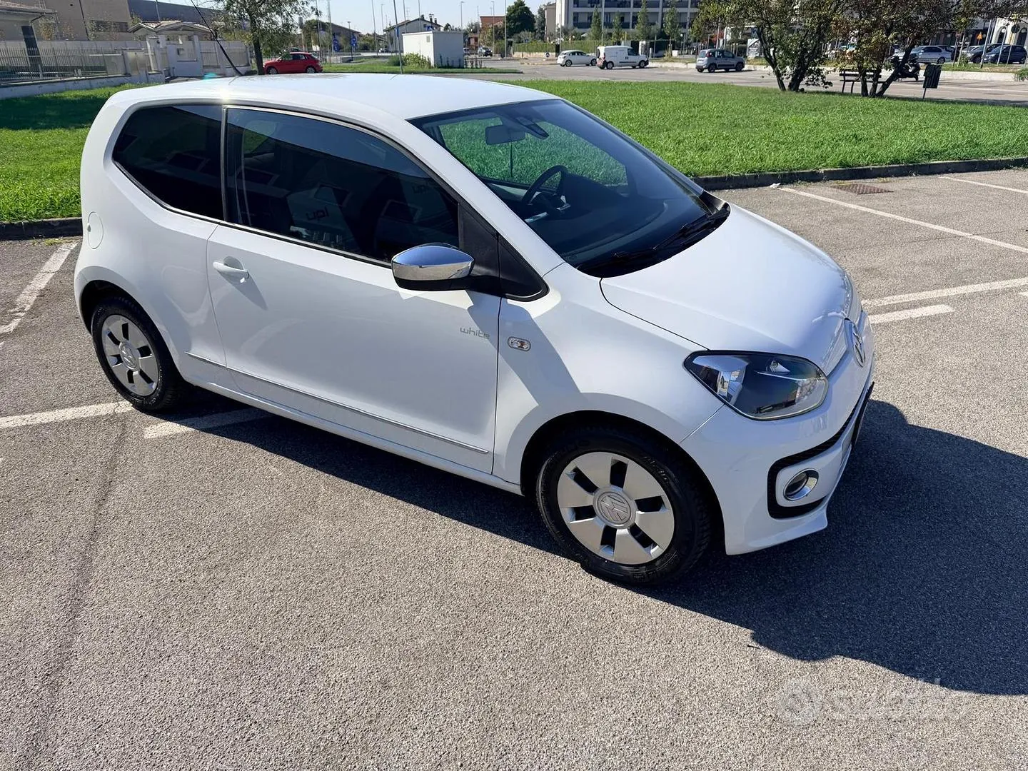 Volkswagen Up 2012 photo 2