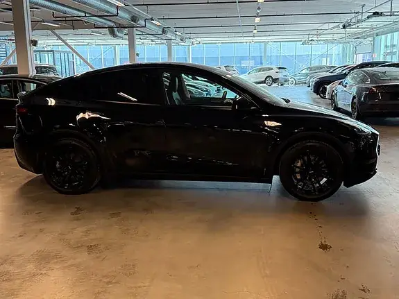 Tesla Model Y 2023 photo 4