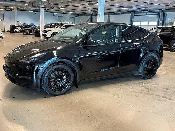 Tesla Model Y 2023 photo 2