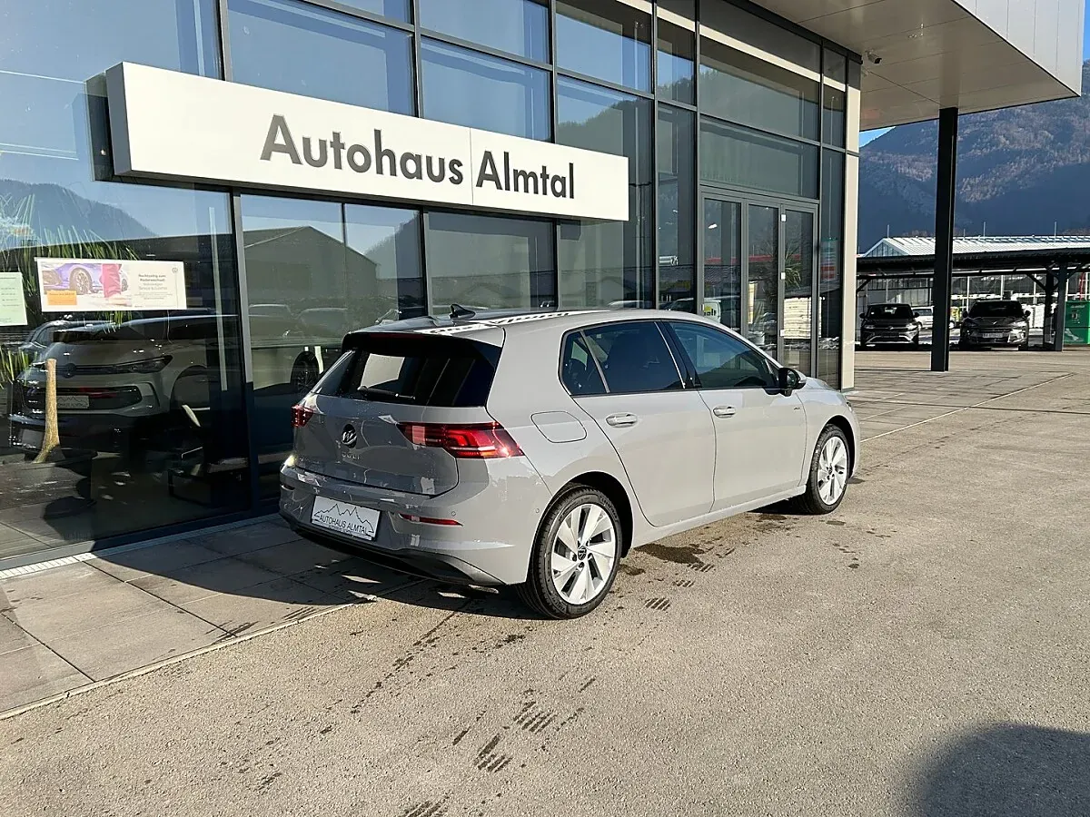 Volkswagen Golf 2026 photo 3