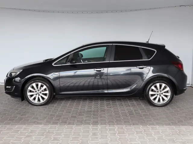 Opel Astra 2014 photo 2