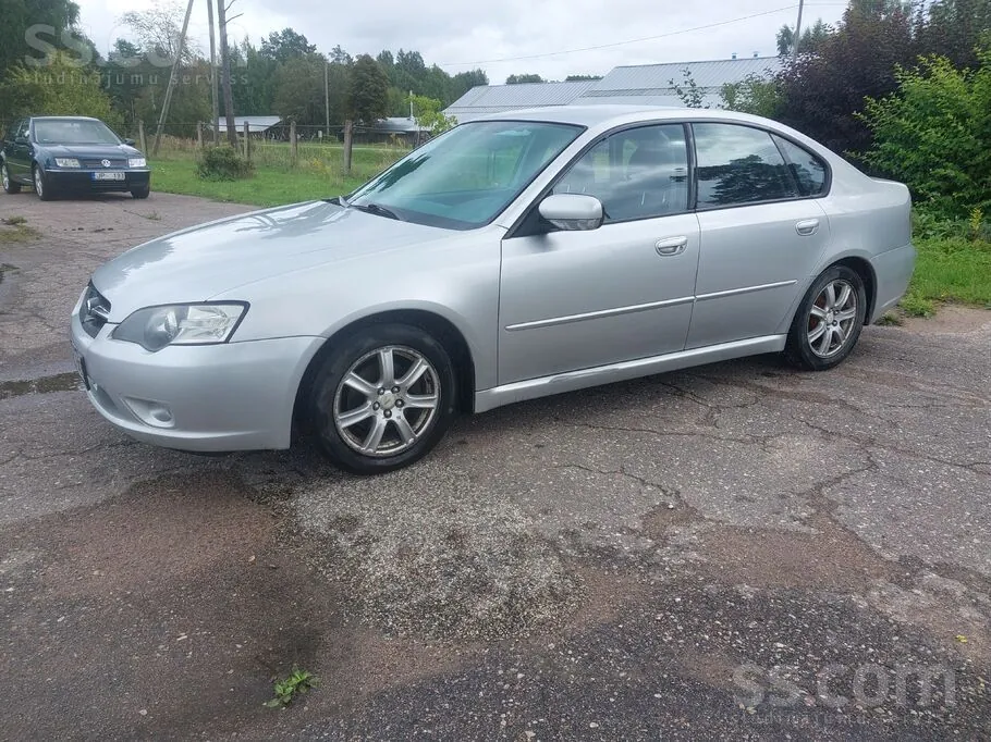 Subaru Legacy 2005 photo 2