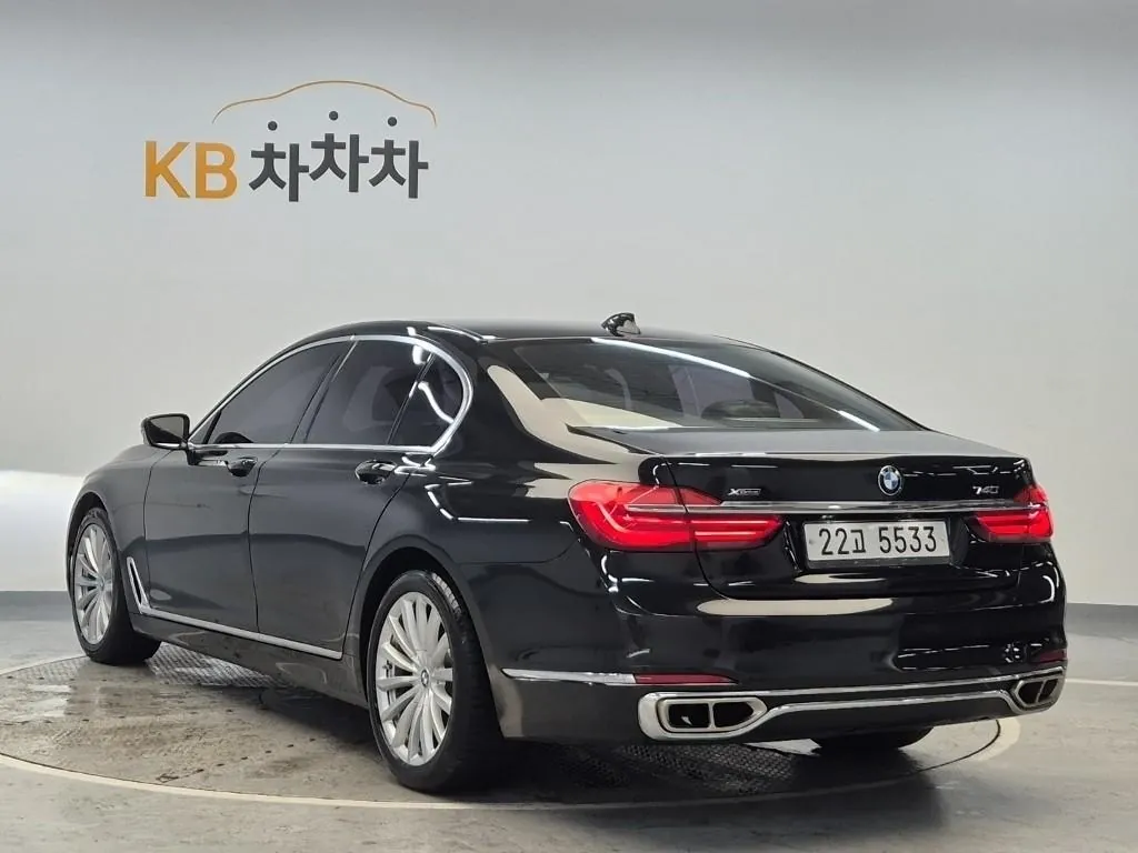 BMW 7 Series 2016 photo 2