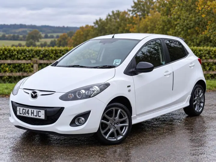 Mazda Mazda2 2014 photo 2