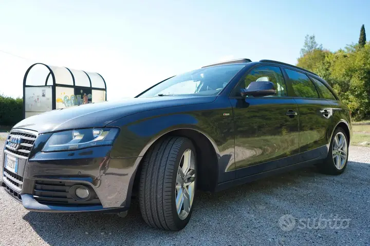 Audi A4 2011 photo 2