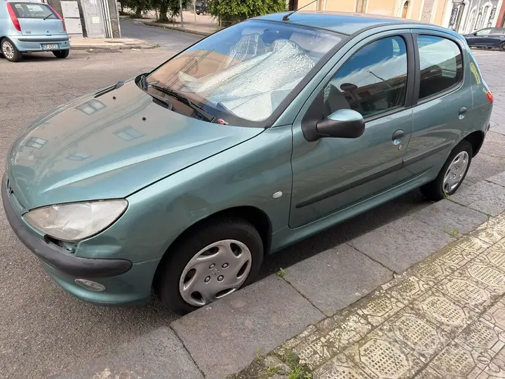 Peugeot 206 2002 photo 2