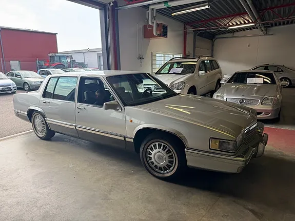 Cadillac Deville 1993 photo 2