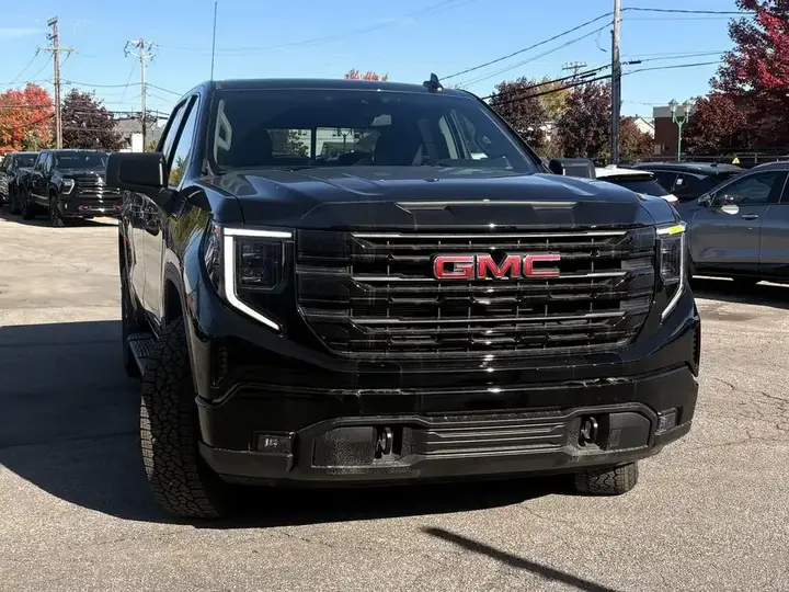 GMC Sierra 1500 2026 photo 2