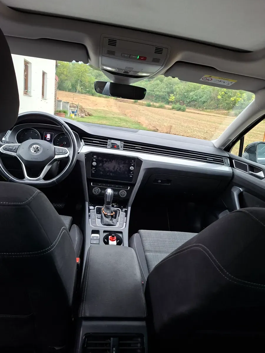 Volkswagen Passat 2019 photo 2
