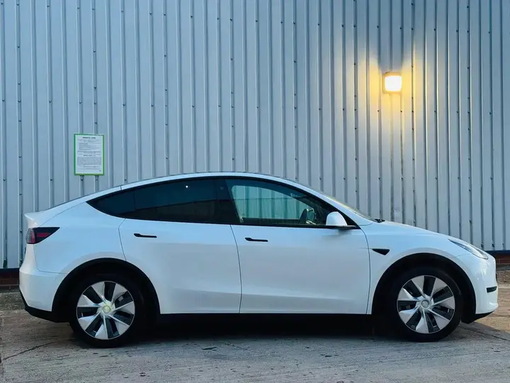 Tesla Model Y 2023 photo 4