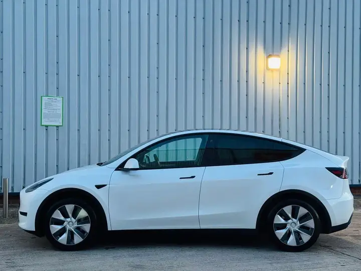 Tesla Model Y 2023 photo 3