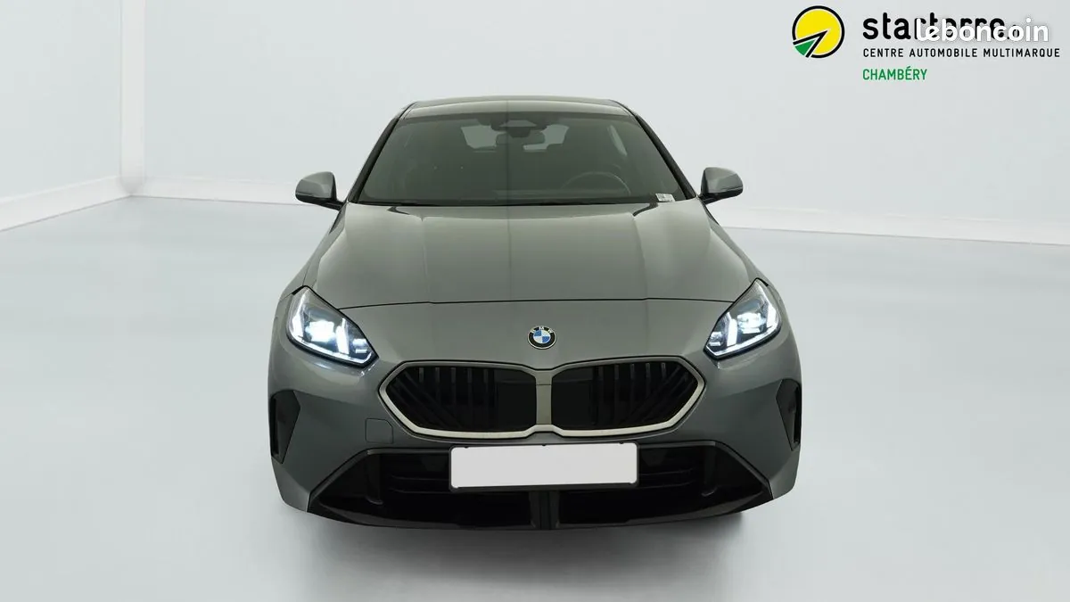 BMW 1 Series 2025 photo 2