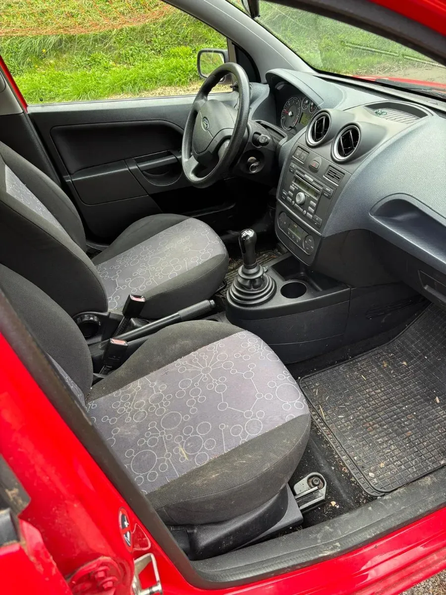 Ford Fiesta 2006 photo 2