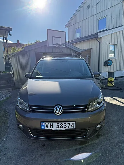 Volkswagen Touran 2014 photo 2
