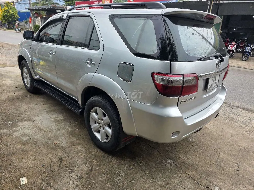 Toyota Fortuner 2011 photo 4