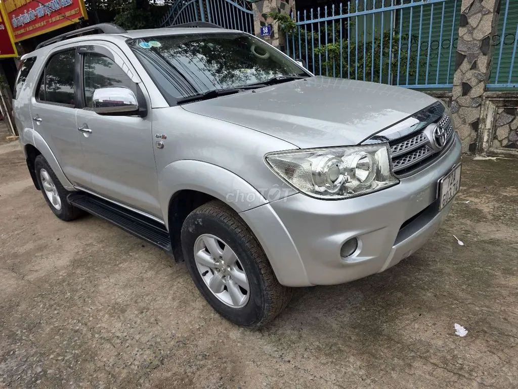 Toyota Fortuner 2011 photo 2