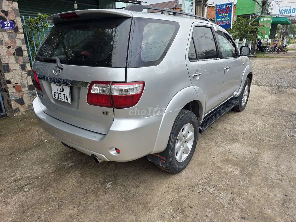 Toyota Fortuner 2011 photo 3