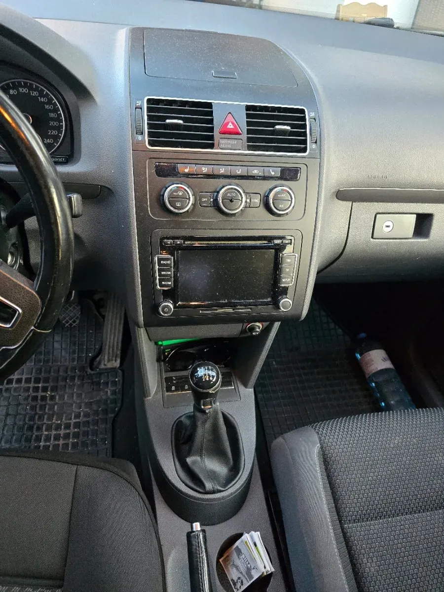 Volkswagen Touran 2014 photo 3