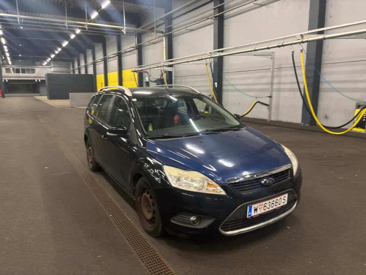 Ford Focus 2010 photo 2