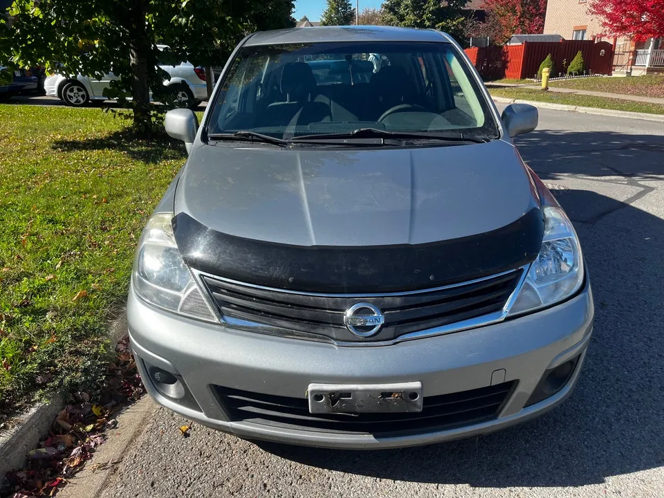 Nissan Versa 2010 photo 2