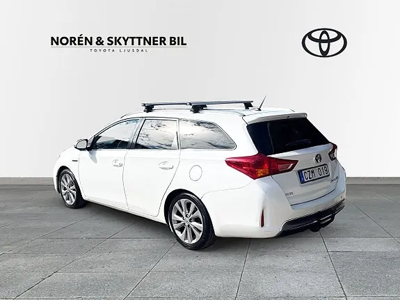 Toyota Auris 2014 photo 2