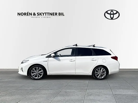 Toyota Auris 2014 photo 3
