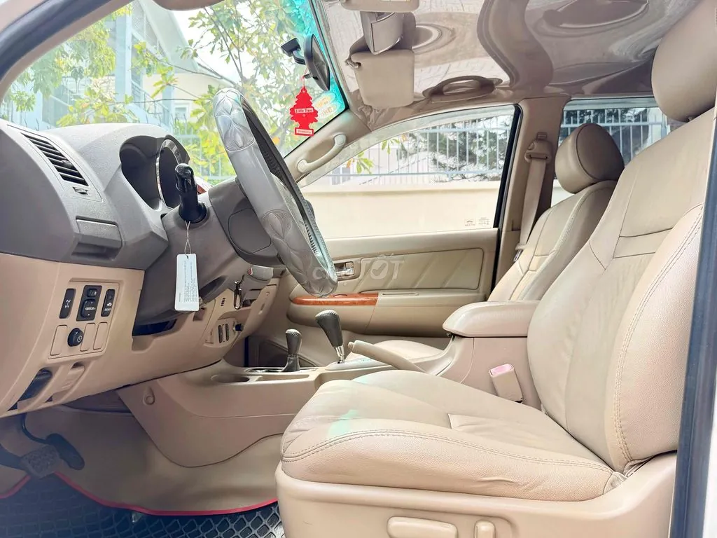 Toyota Fortuner 2011 photo 4