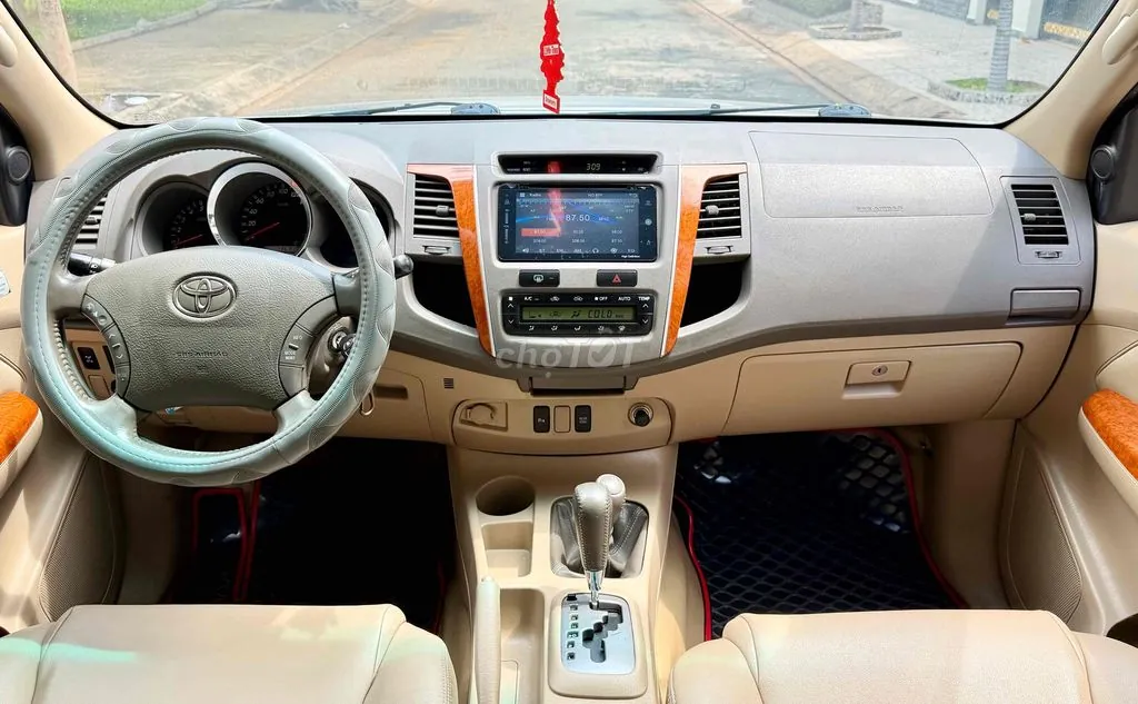 Toyota Fortuner 2011 photo 5